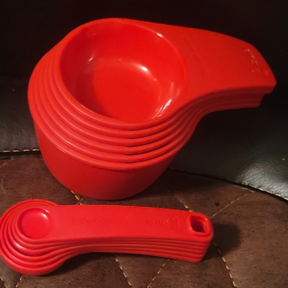 Tupperware Measuring Set NWT